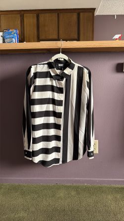 DKNY women’s size medium black and white blouse
