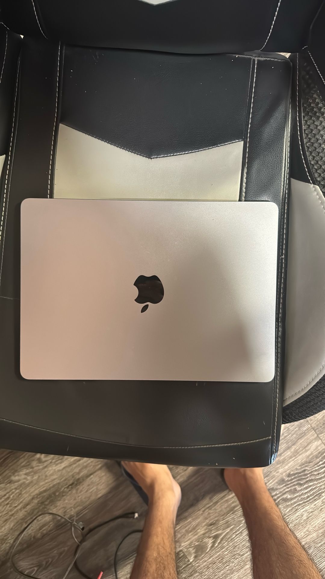 MacBook Air M2 Mint Conditiom