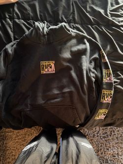 BLACK RCA HOODIE SIZE M
