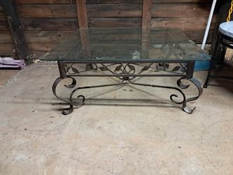 Nice Class Top Coffee Table / A Round Coffee Also 