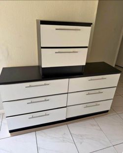 Dresser And 2 Nightstands  - Cómoda y 2 Mesitas de noche