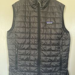  Patagonia Men’s  Black Vest Size M
