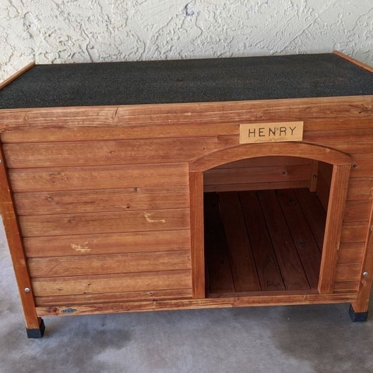 Nice Wooden Medium Sized Dog House 🐕 $100 obo