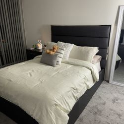 Bedroom set! 1 nightstand, 1 dresser, 1 queen bed