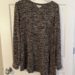 Max Studio Exquisitely Soft! Black to Tan Tunic sweater Asymmetrical Hem Large EUC  This Max Studio tunic sweater is a must-have for any fashion-forwa