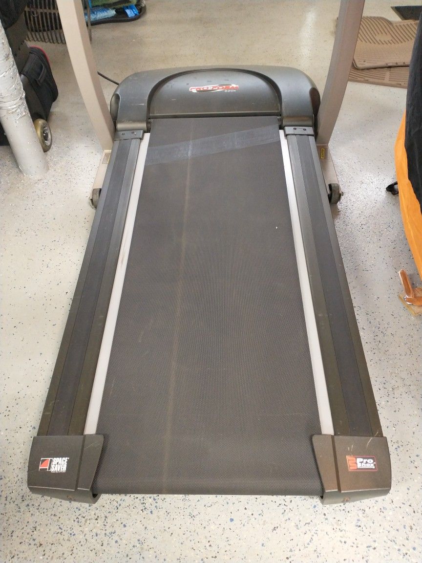 Proform 520x Treadmill for Sale in Monroe Township, NJ OfferUp