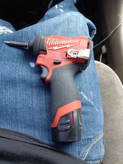 Milwaukee impact driver/battery