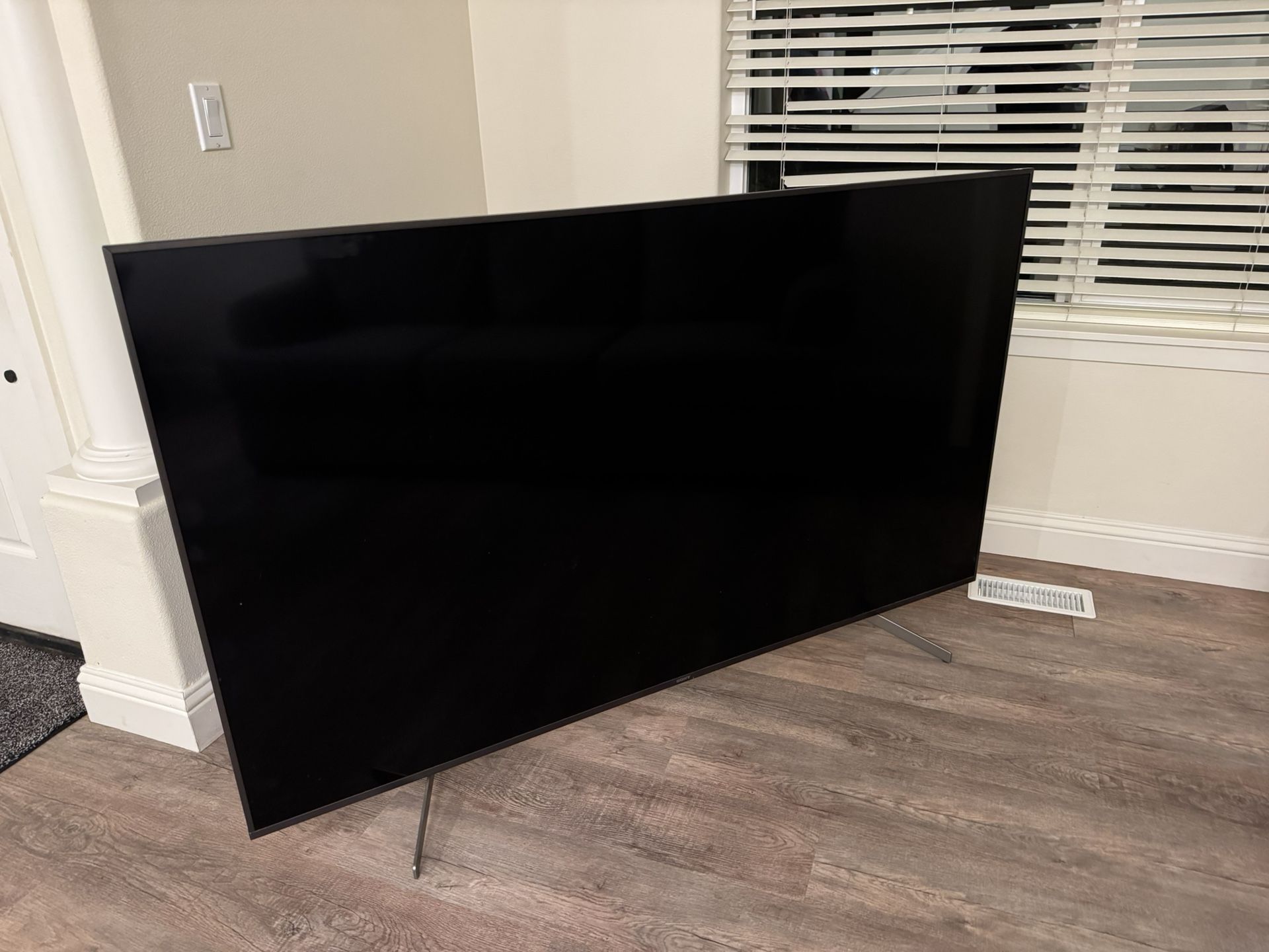 Sony XBR-75X850G – 75” 4K Ultra HD Smart TV