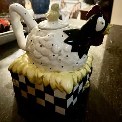 Cooks Club-Barn Yard Teapot Hen W/Chicks On A Nest Blue & White Checkered Base 