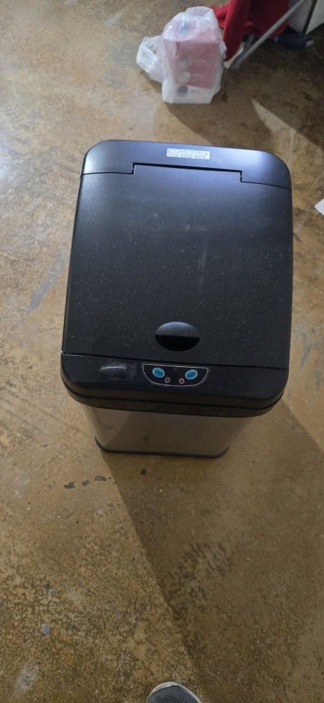 8-10 Gal Sensor Garbage Can