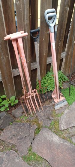 Roofing shingle removal tools shovels