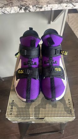 Nike LeBron Soldier Basketball Sneakers sz 8.5