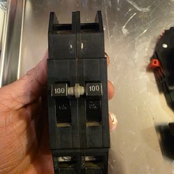 100 Amp Breaker 