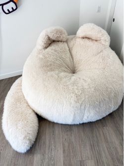 TikTok-famous oversized cat bean bag lounger style.
