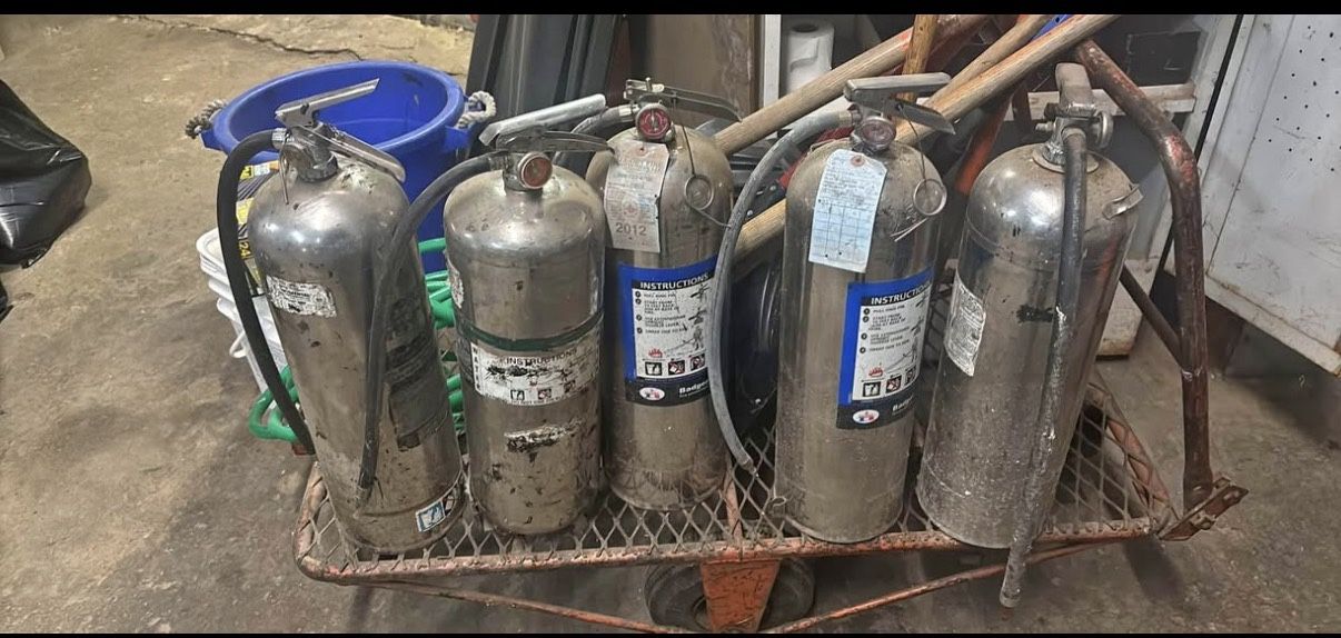 5 Fire extinguishers (empty) refillable