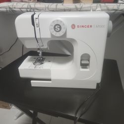 Sewing Machine Singer M1000