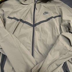 Nike Tech Woven Windrunner Jacket HM7151-223 Olive Green large L