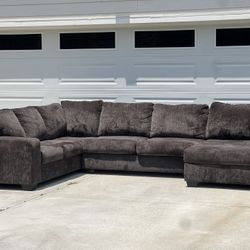 ⚪️ Ashley Furniture Sectional — 