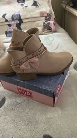 Girls boots