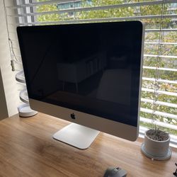 Apple iMac Desktop Computer
