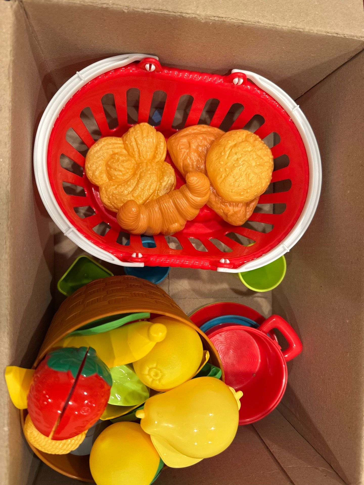 Play kitchen food