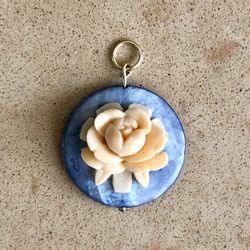 💙 Beautiful floral pendant made from a vintage, cream rose flower cabochon on a blue shell circle bead