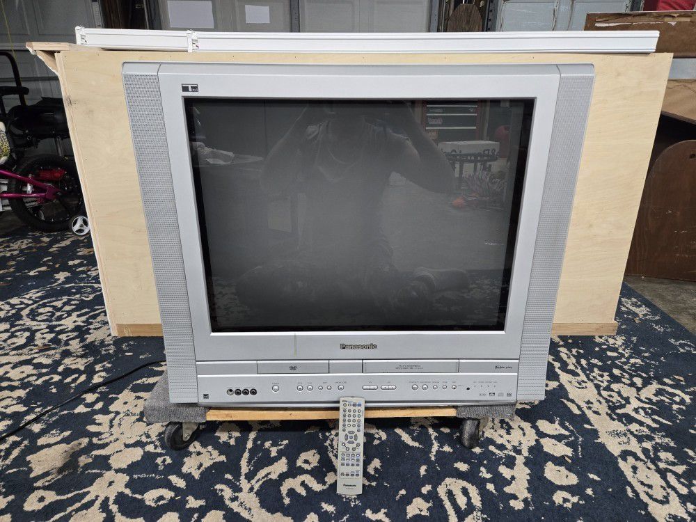 Panasonic VHS/DVD/TV Combo 27" Triple Play with Remote