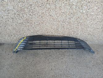 2018-19 Toyota Camry Lower Grill