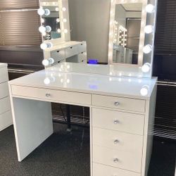 Where Beauty Begins! Classic Vanity With Modern Touch 