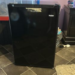 Black mini fridge 