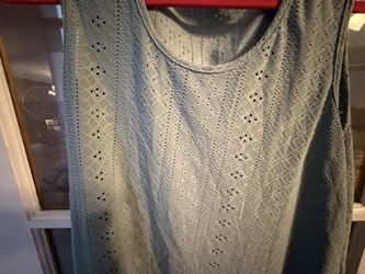 Women’s Light Sleeveless Top Size Large