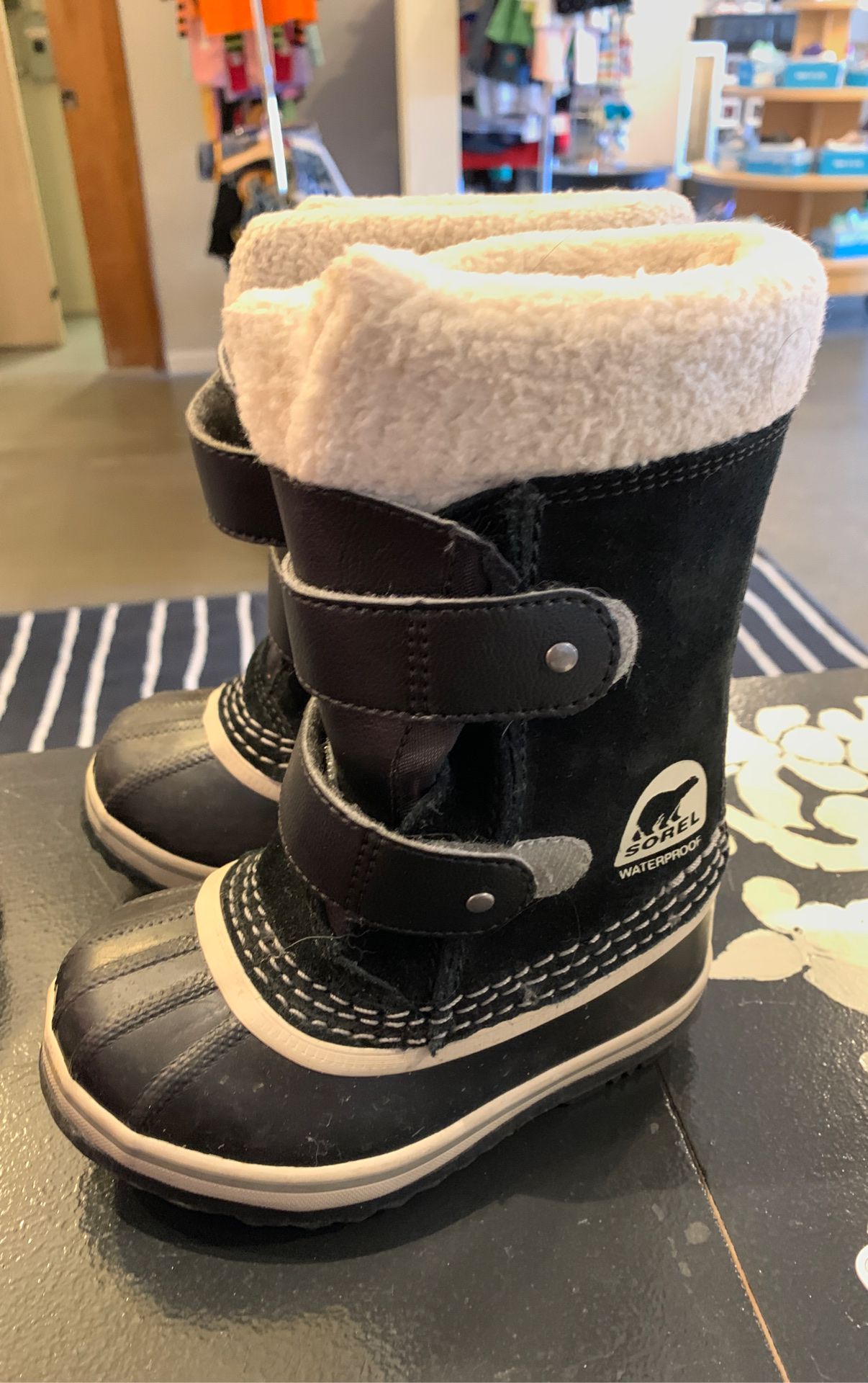 Black Sorel Snow Boots Size 8 Toddler