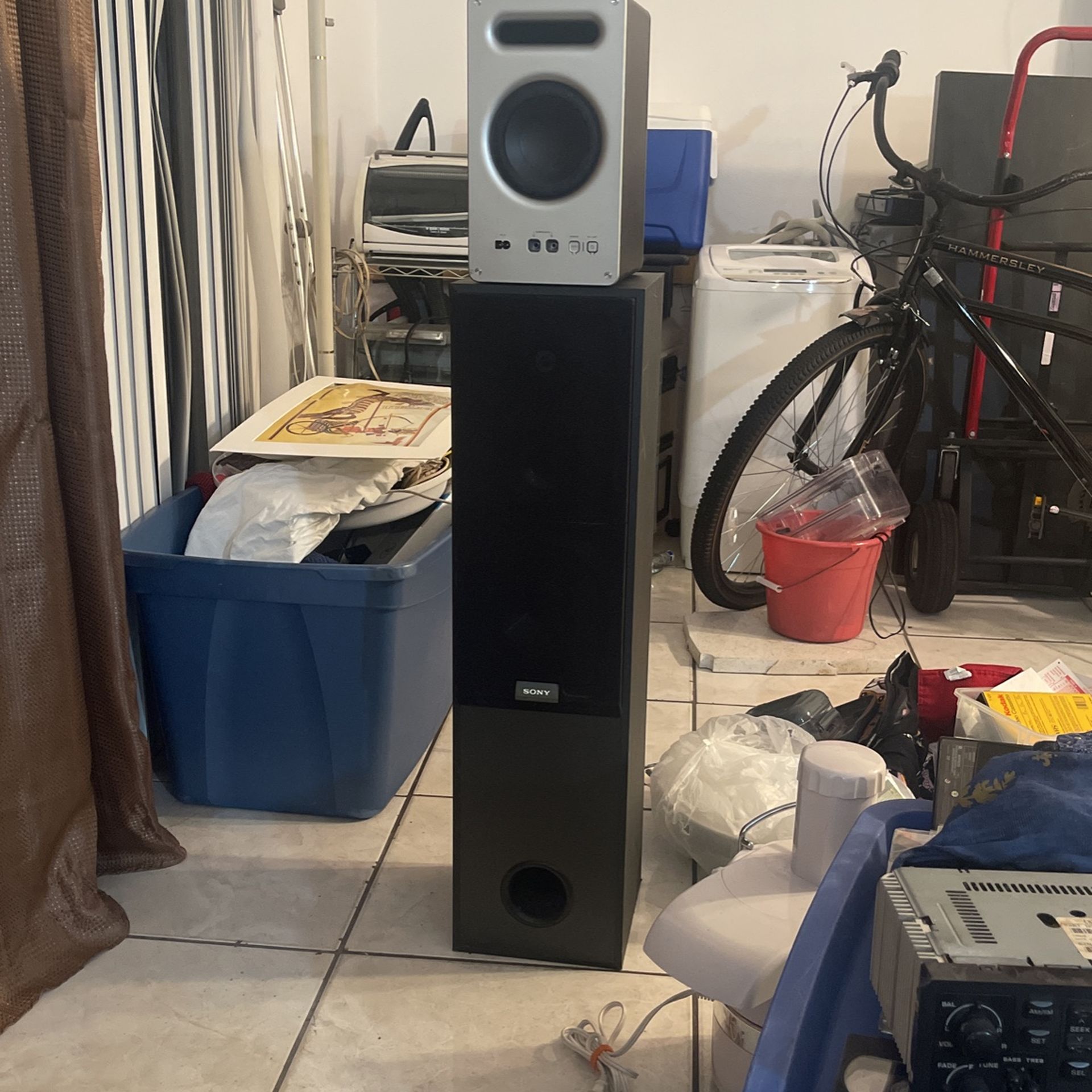 One 3 Ways Speakers Sony And One Subwoofer