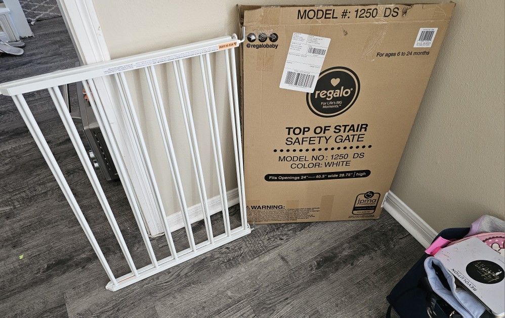 Metal Stairway Swing Open Baby Gate