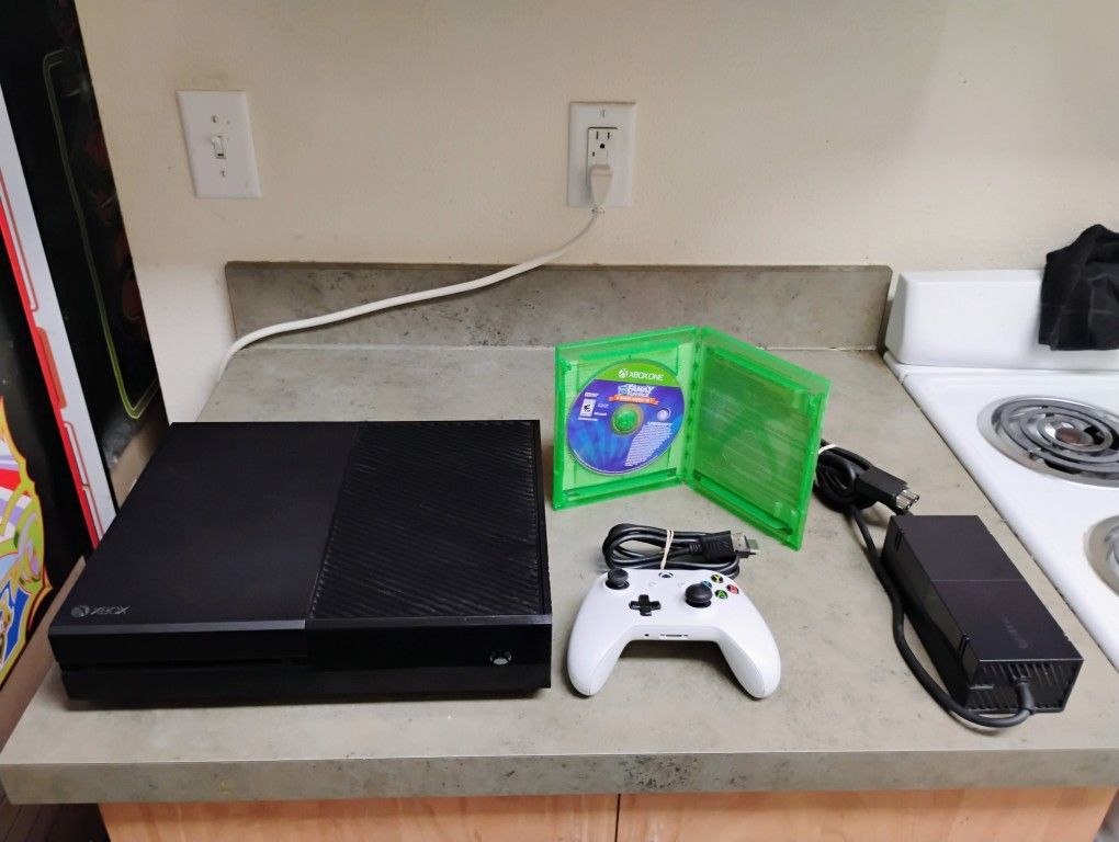 Microsoft Xbox One, 1TB Console, W/Cords, Wireless Controller, Game, Tested, Working