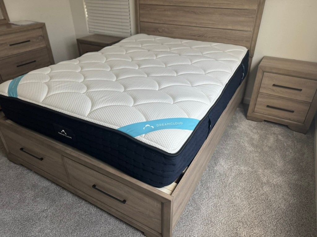 DreamCloud Premier Hybrid Queen Mattress - LIKE NEW