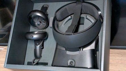 Oculus Rise S - PC/VR Gaming headset with controllers