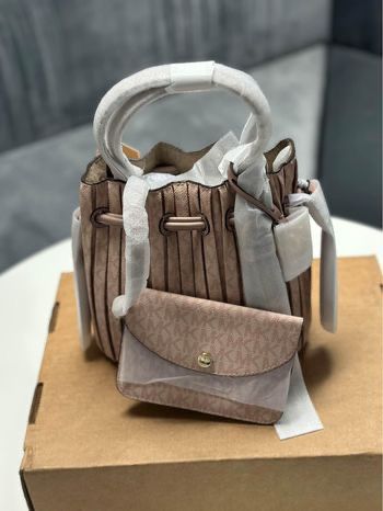 Michael Kors Large CHANTAL Tote for Sale in Clearwater, FL - OfferUp