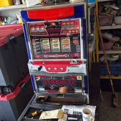 IGT DYNAMITE FREE PLAY Slot Machine  Vintage 