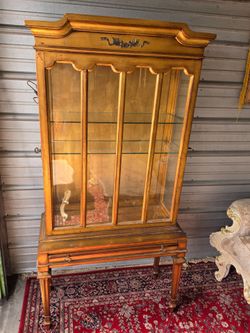Vintage Weiman French Louis XVI Style Gilded Display Cabinet.
