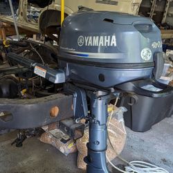 Yamaha 4hp Outboard Motor - on BAINBRIDGE ISLAND 