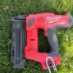 Milwaukee Fuel M18 Nailer 