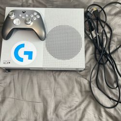 Xbox 1 S OG Power & HDMI Cords Price Negotiable.
