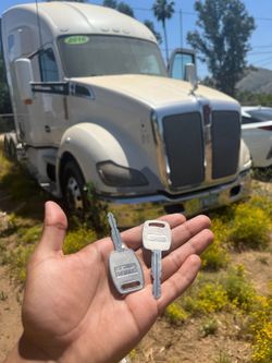 Car Keys N Remotes/ Llaves Con Control