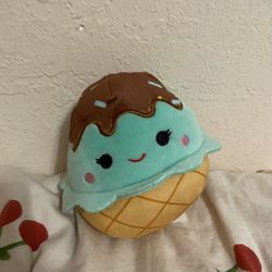 maya the ice cream squishmallow