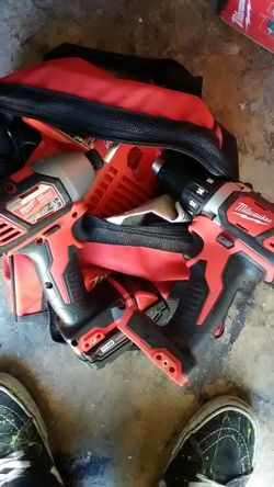 Milwaukee drill and impact set