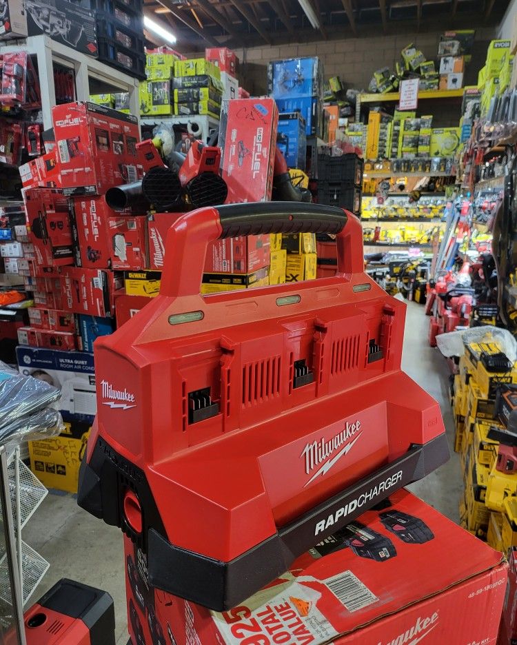 MILWAUKEE PACKOUT SIX BAY RAPID CHARGER $225