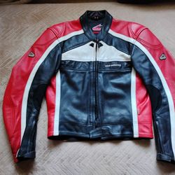 Hein Gericke psx-r leather motorcycle jacket Size is Medium (euro size is 50)


