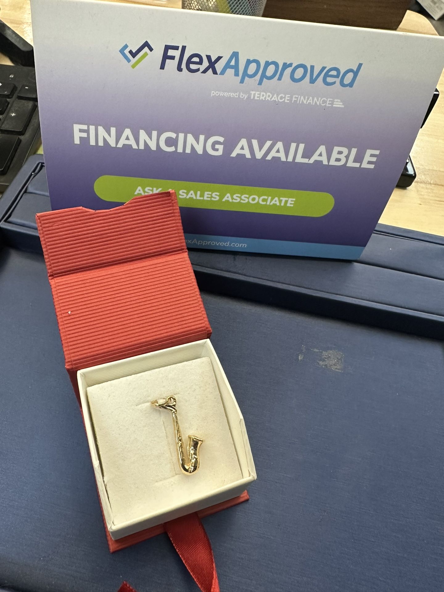10k Saxophone Charm