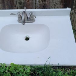Sink and Faucet (white)